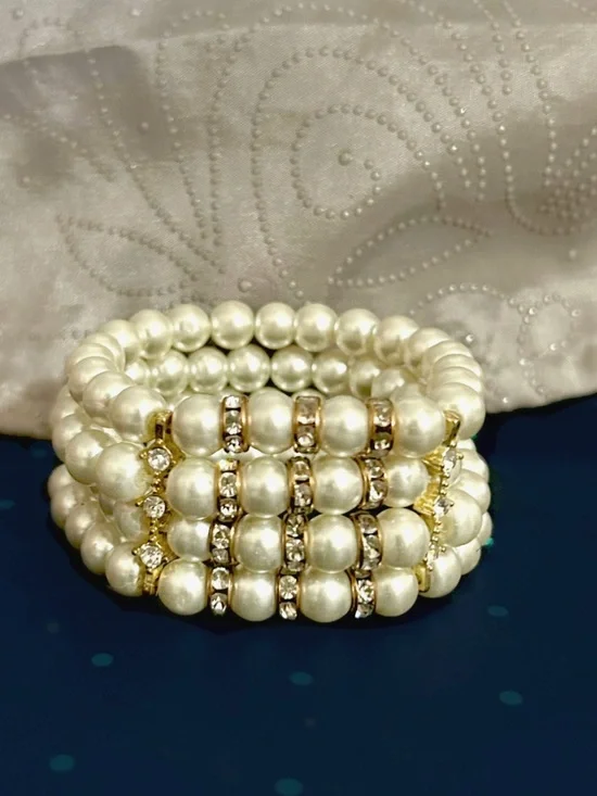 Beautiful Four-row Faux Pearl Stretch Bracelet with Gold & Crystal Accents - Picture 1 of 11